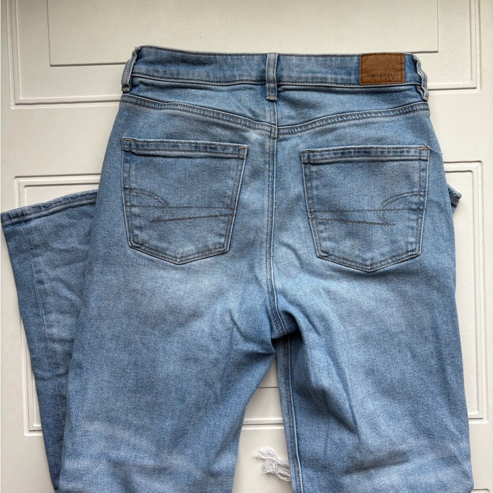 American Eagle Women’s Mom Straight Leg Distressed Jeans Size 6 - Picture 7 of 7